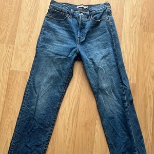 Levis Wedgie Straight Size 26
New- worn once
Retails $135